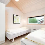 Feriehus With Private Sauna And Loft *