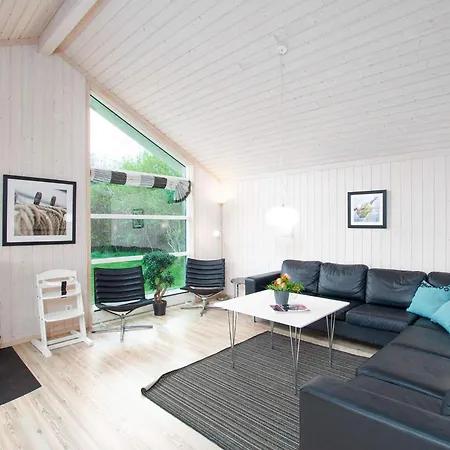 Feriehus With Private Sauna And Loft *